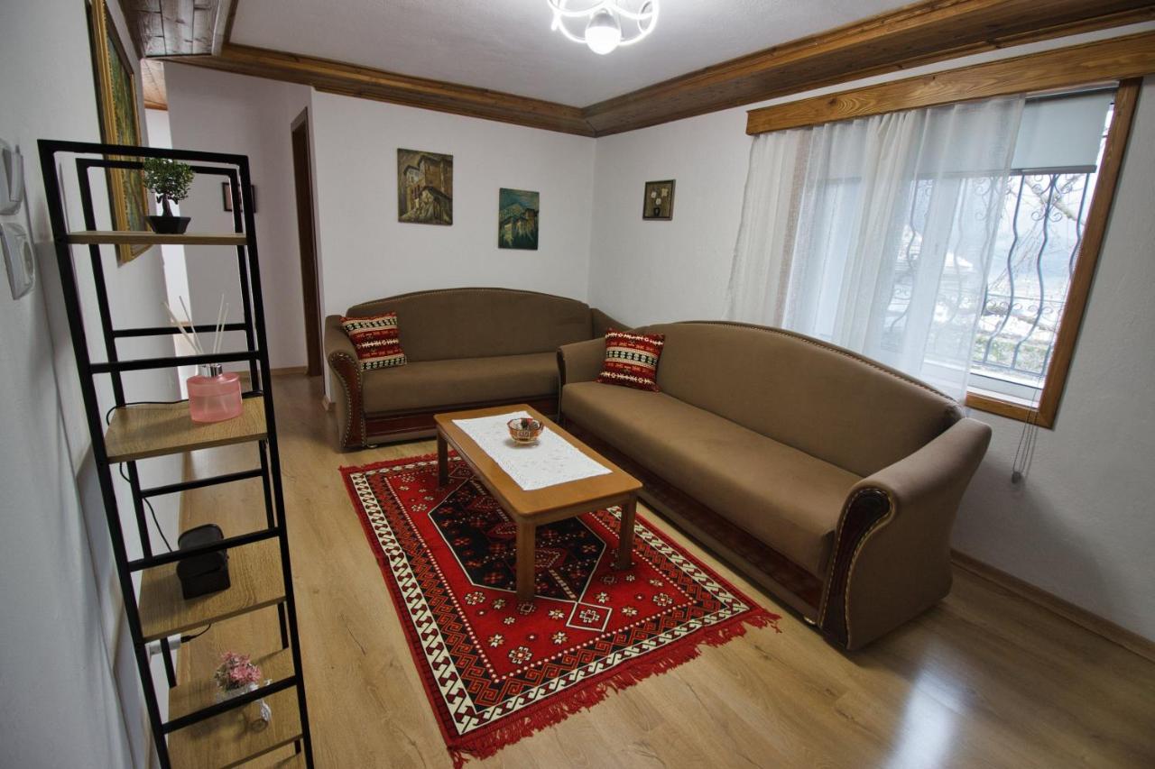Апартаменты Emblematic House 3 Гирокастра Экстерьер фото
