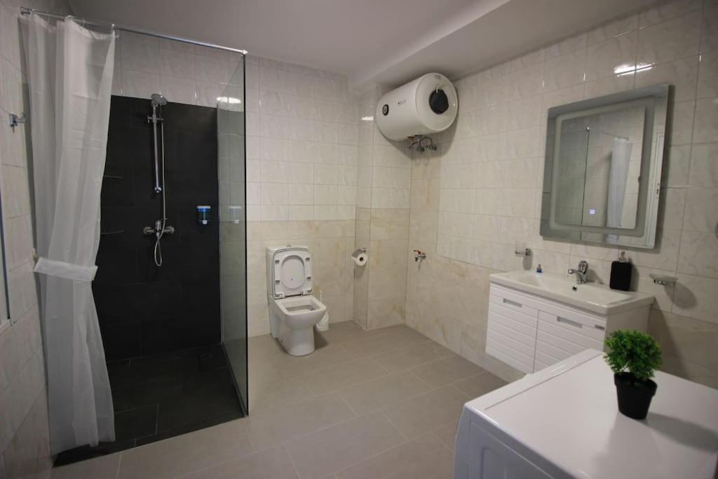 Апартаменты Emblematic House 3 Гирокастра Экстерьер фото